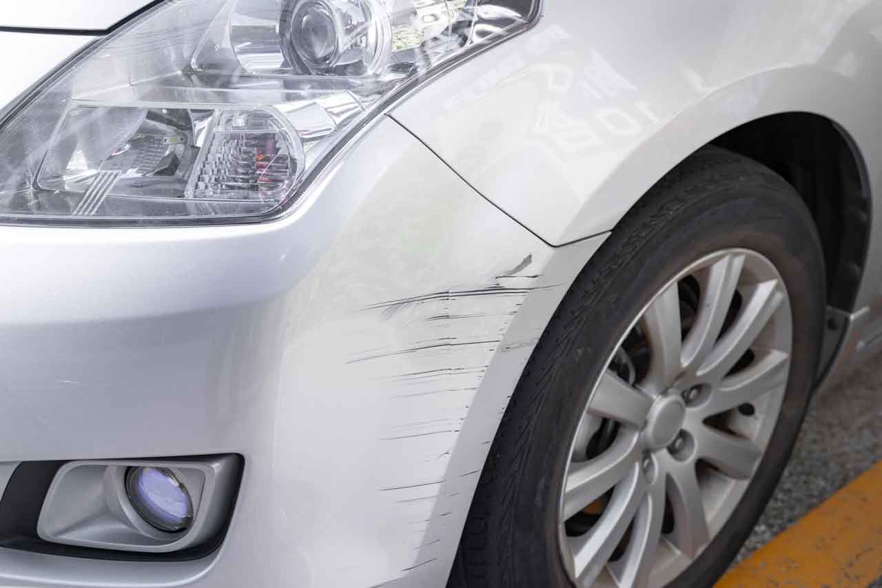 キズが付いた車